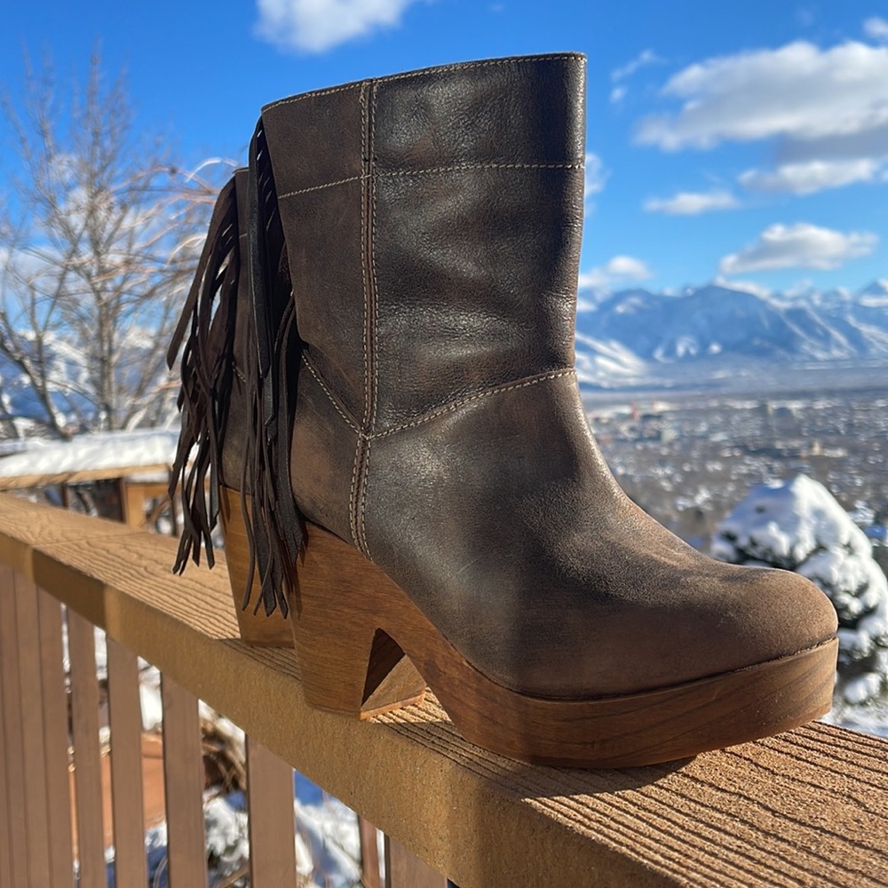 Freebird FARRAH brown distressed leather fringe boots. New in Box.
